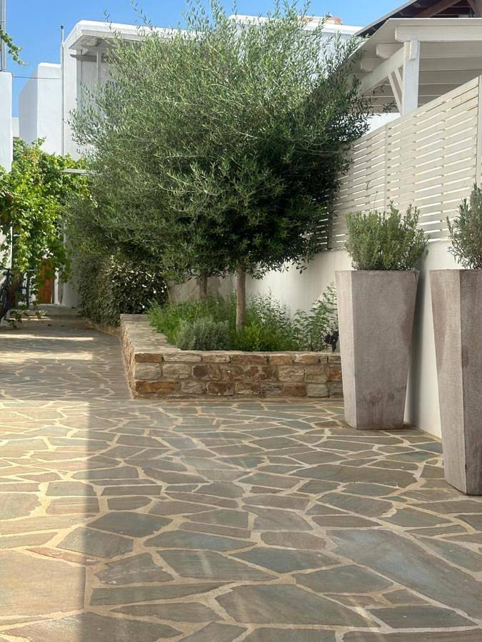 Gîte pour 2 personnes, avec vue ainsi que terrasse et jardin dans Antiparos Ville - 2