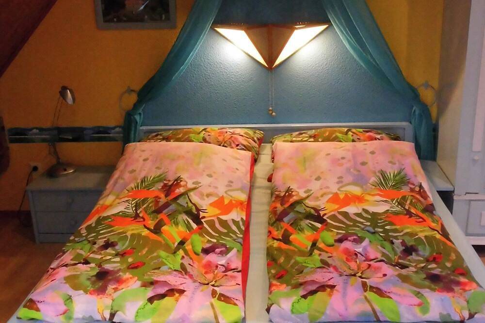 Ganze Wohnung, Stilvolle, zweigeschossige Fewo mit separatem Eingang in zentraler Lage in Jever, Nordseeküste