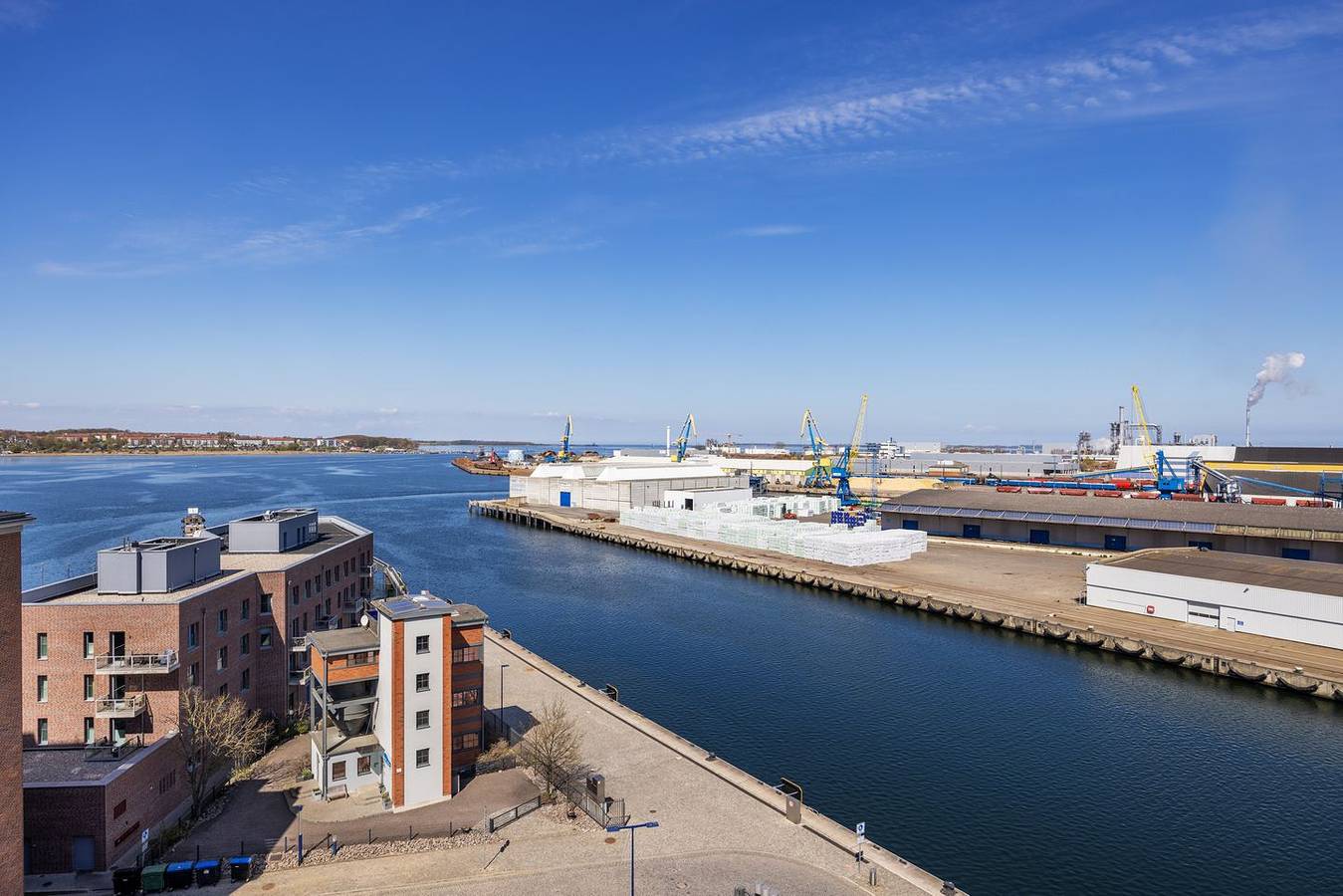 Ganze Wohnung, Lichtdurchflutetes Hafenapartment mit Panoramaausblick, Dachterrasse und Balkon in Wismar, Nordwestmecklenburg (Wismar und Umgebung)