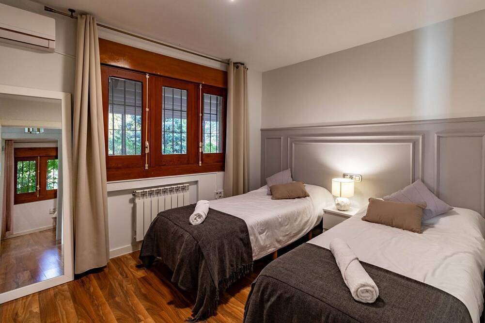 ¡Villa de Lujo! Piscina, jardín y Jacuzzi. Granada in Albolote, Provincia de Granada