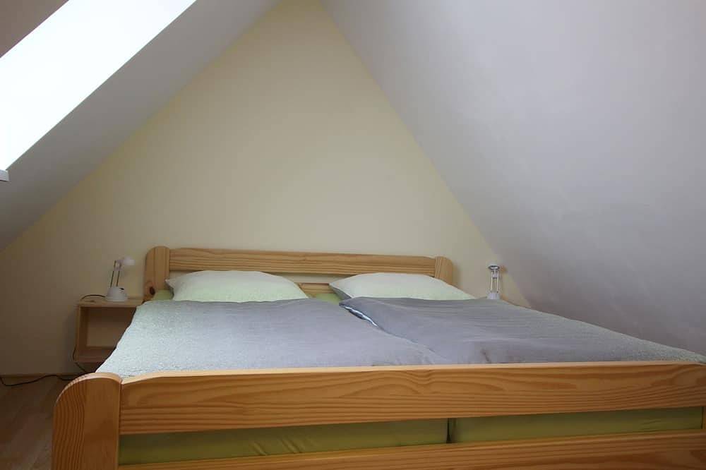 Ganze Wohnung, Obergeschoß Großer Garten Grillplatz Gartenmöbel Spielplatz in Sietow, Müritz