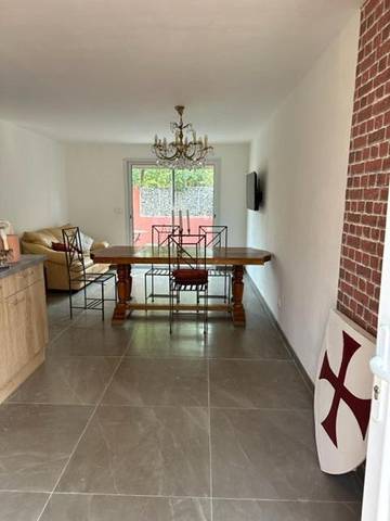 Cottage pour 6 personnes, avec vue ainsi que jardin et terrasse, animaux acceptés à Ginasservis