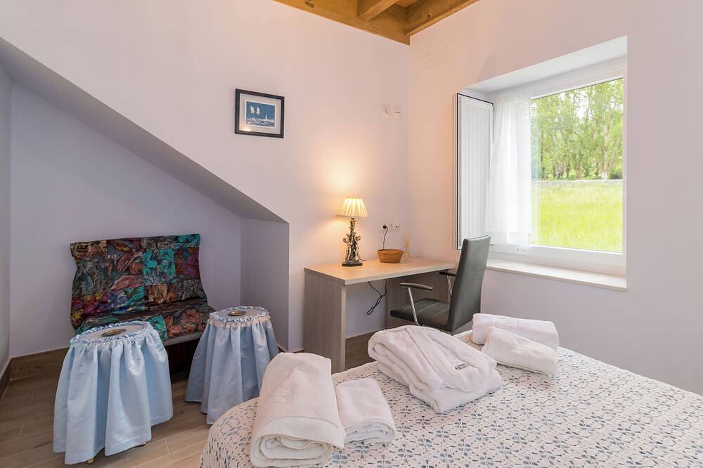 Balneario de Fontibre rodeado de finca privada de 5.000 m2 con jacuzzi y terraza in Fontibre, Hermandad de Campoo de Suso