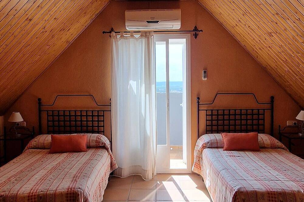 Casa Vacacional 'Los Rosales De La Palmilla' con Piscina Privada, Balcón y Aire Acondicionado in Montoro , Provincia de Córdoba