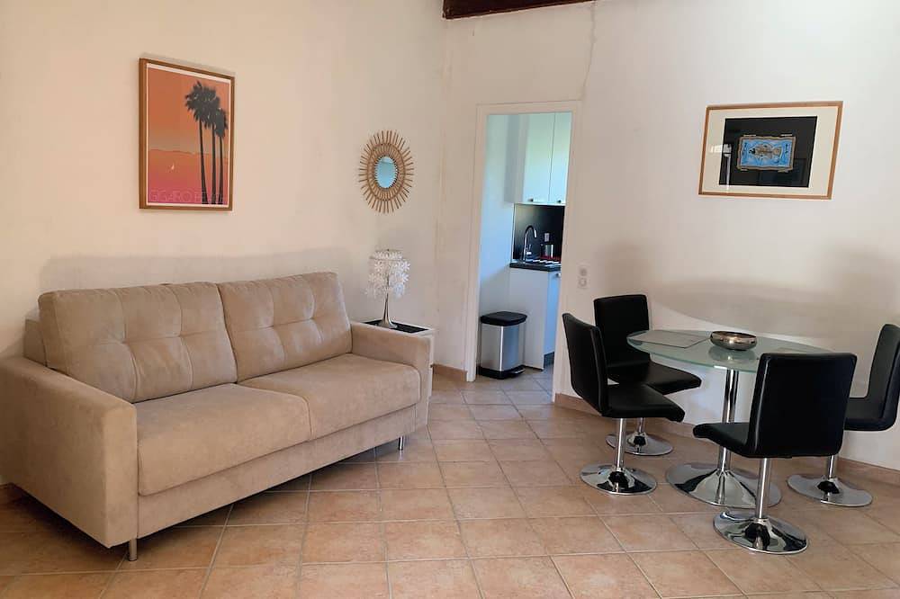 Appartement entier, Grand Studio Croix Valmer -  Gigaro Plage 2mn à pied - Site du Cap Lardier in Gigaro, La Croix-Valmer
