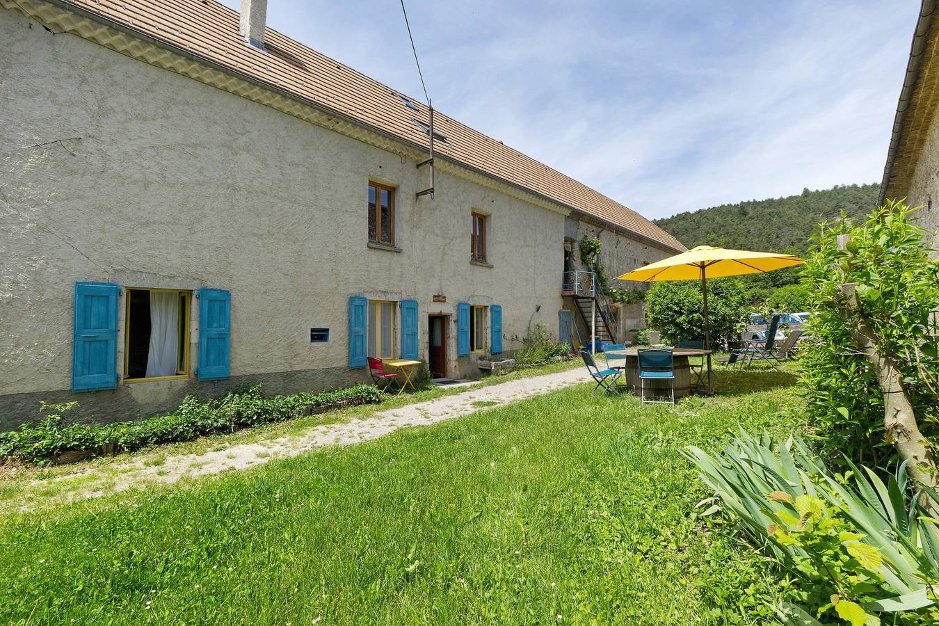 Gîte à la ferme avec vue sur les montagnes, animaux et dégustation de vin bio in Prébois, Isère