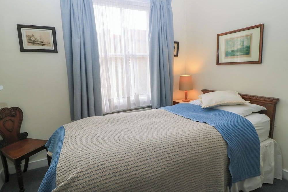 The Townhouse, character holiday cottage in Salisbury in Salisbury, Wiltshire