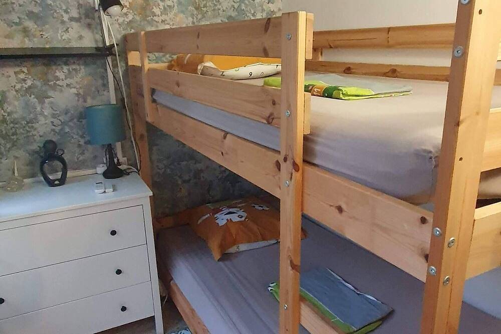 Cosy house Intra-muros, air conditioning, parking, exterior in Aigues-Mortes, Côte d'Améthyste