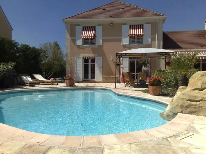 Ferienhaus für 9 Personen, mit Whirlpool und Terrasse sowie Garten und Pool in Disneyland Paris