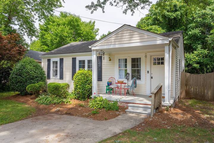 Vacation rental for 5 people, with yard and terrace in Greensboro