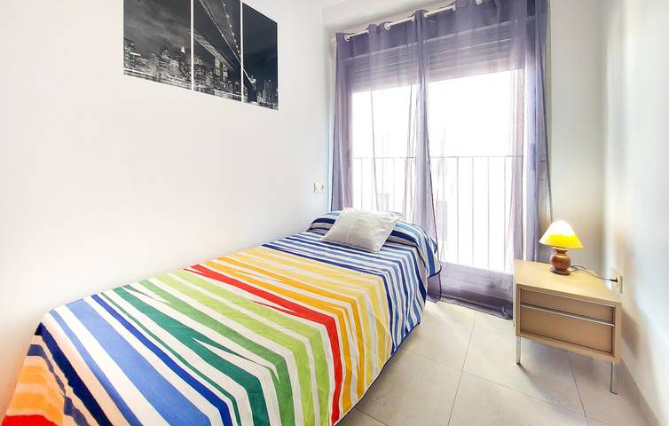 Apartamento vacacional entero, Refugio junto a la playa con WiFi, AC, Parking - 900m a Platja del Clot in Vinaroz, Costa del Azahar
