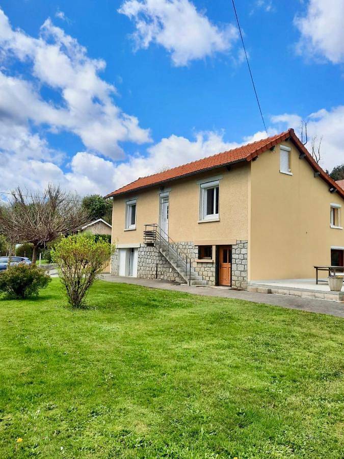 Location de vacances pour 6 personnes, avec vue et balcon, adapté aux familles dans Le Palais-sur-Vienne - 2