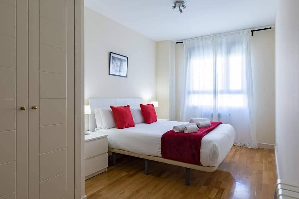 Entire apartment, Las Tablas - 3 Bedrooms with terrace in Punto de Atención al Ciudadano, Madrid
