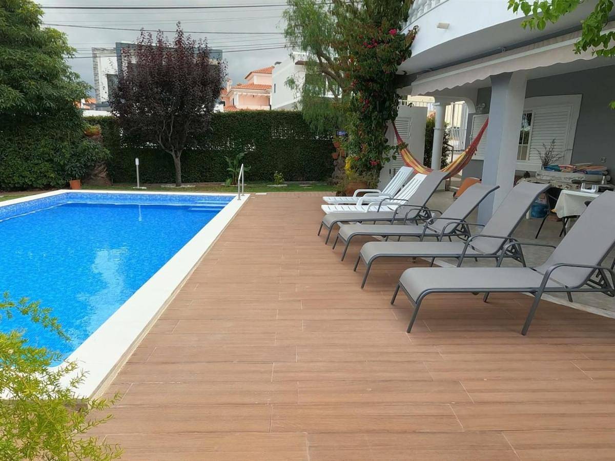 Apartamento inteiro, Luxury House with 4 Bedrooms & Pool in Marisol in Aroeira, Corroios
