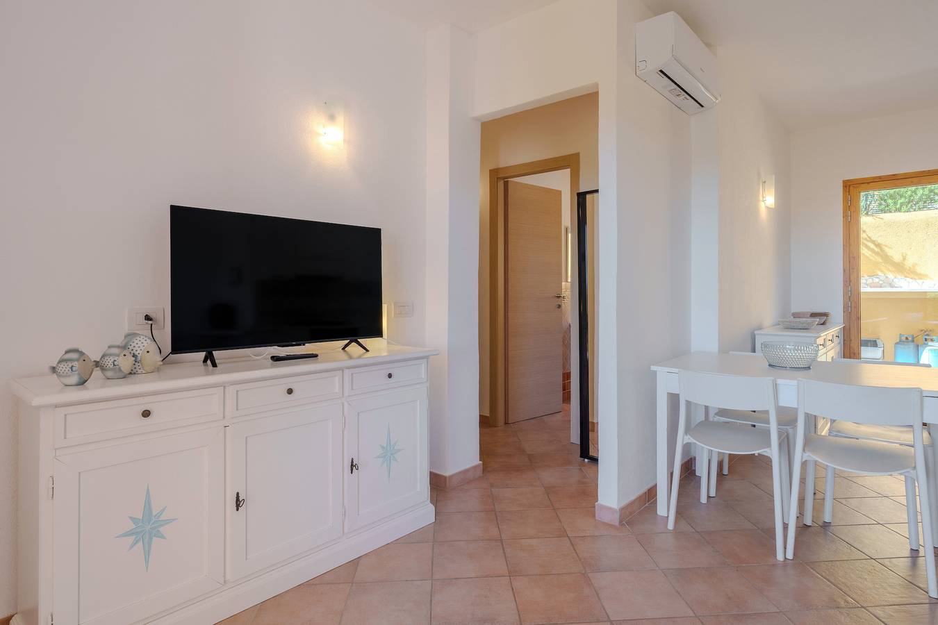 Entire apartment, Apartment 'Avocado' with Shared Pool, Private Garden and Air Conditioning in Maltineddu, Gallura