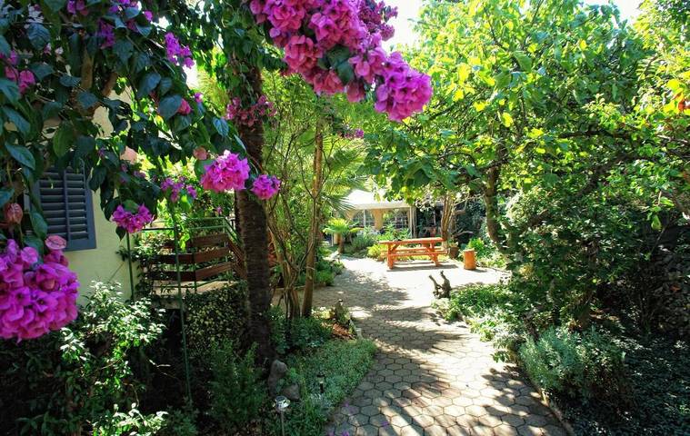 Ferienhaus für 9 Personen, mit Ausblick und Garten
