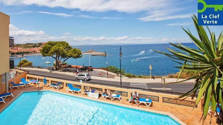 Appart’hôtel pour 4 personnes, avec Balcon et Terrasse ainsi que Piscine et Vue