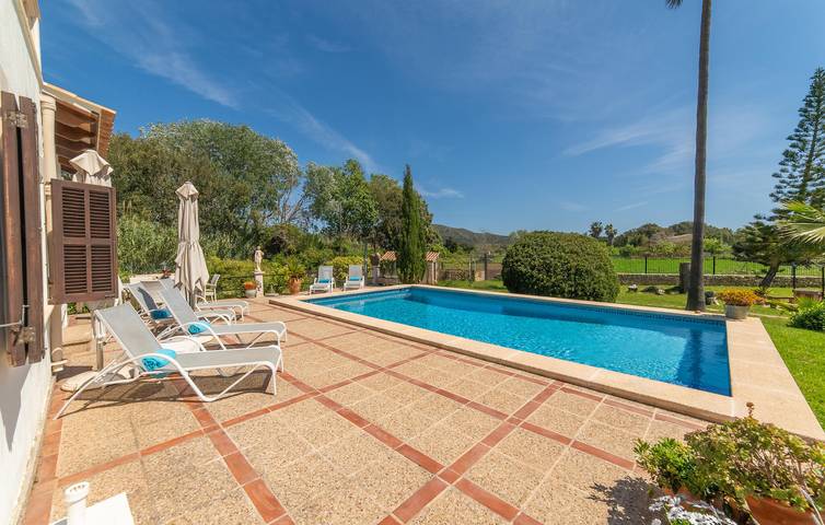Artà Oase: Modernes Apartment mit Terrasse, Pool und AC in Artà, Mallorca Osten
