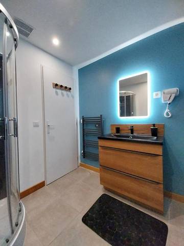 Gîte pour 4 personnes, avec vue et terrasse à Théza
