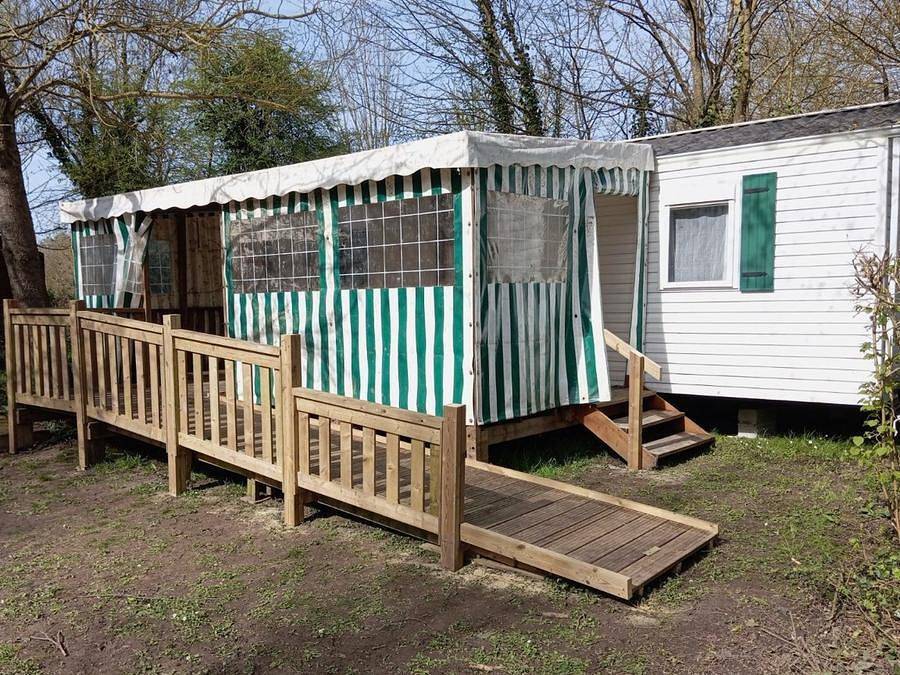 Camping La Vallée des Vignes - Mobilhome 4 personnes - Mobil-Home Confort Pmr 2 chambres in Concourson-sur-Layon, Vallée de la Loire