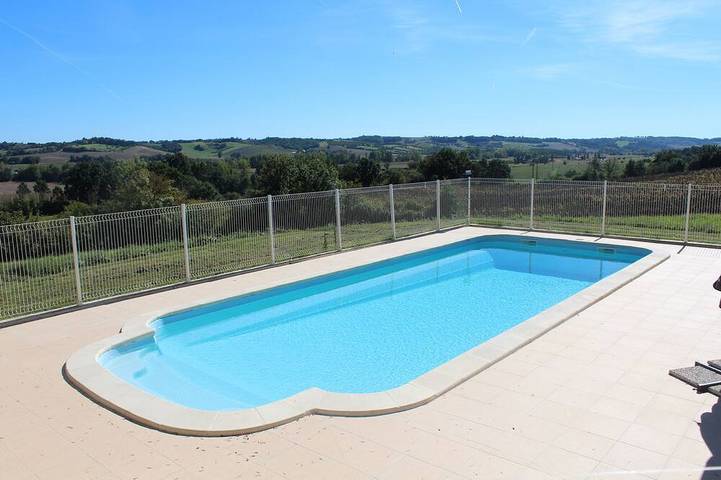 Gîte pour 9 personnes, avec Balcon et Jardin à Castelsagrat