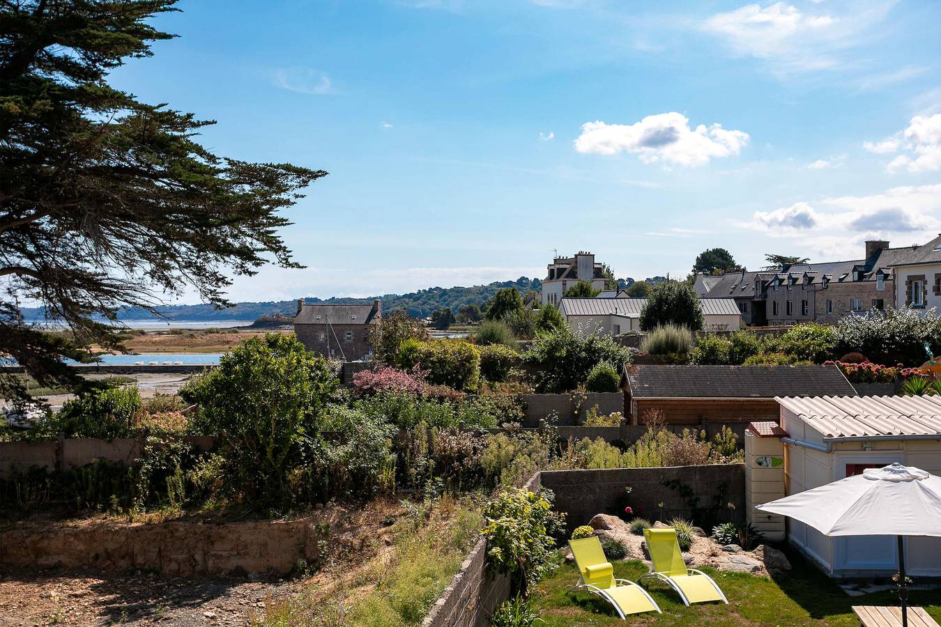 Maison de Vacances 'Le Paradis Sur Mer' avec Terrasse Privée et Jardin Privé in Paimpol, Côte de Goëlo