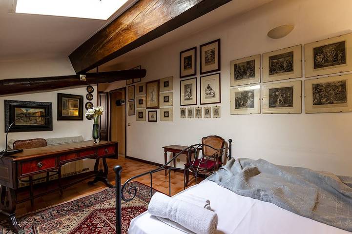 Ganze Wohnung, Apartment in the historic center with private car parking in Mantua, Mantua Provinz