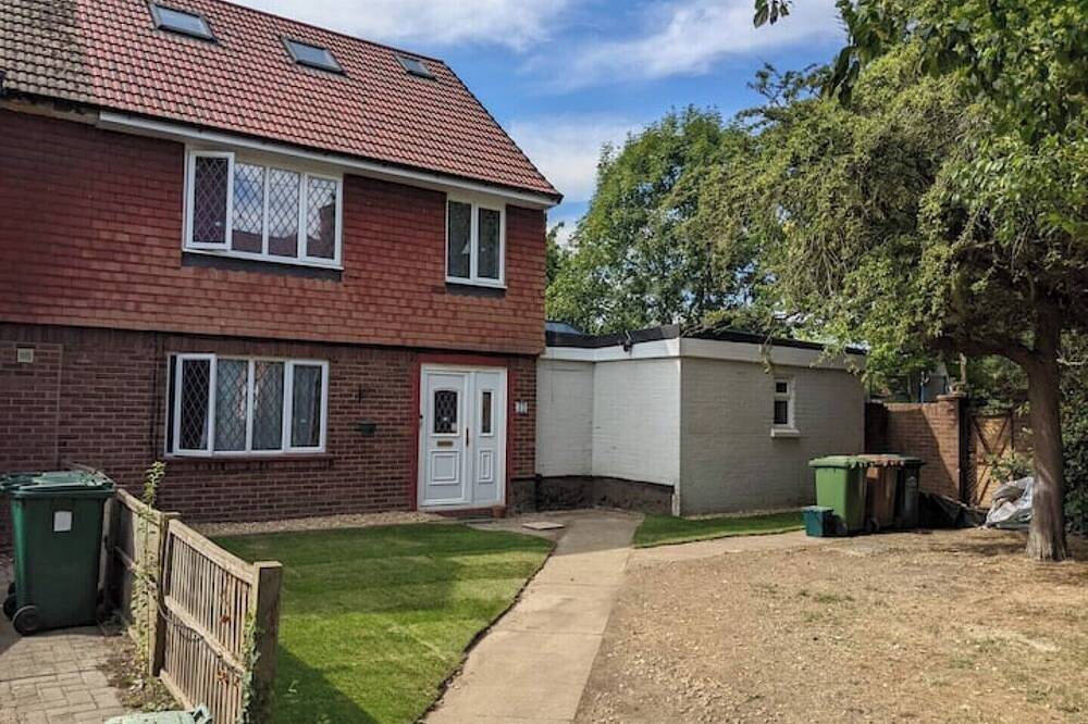 40m2 Bedroom + Ensuite 15-min From Lhr + 10 min From Thorpe Park in Spelthorne, Surrey