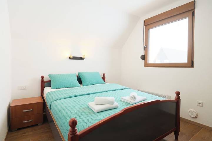 Ferienhaus für 8 Personen, mit Sauna und Whirlpool in Montenegro - 4