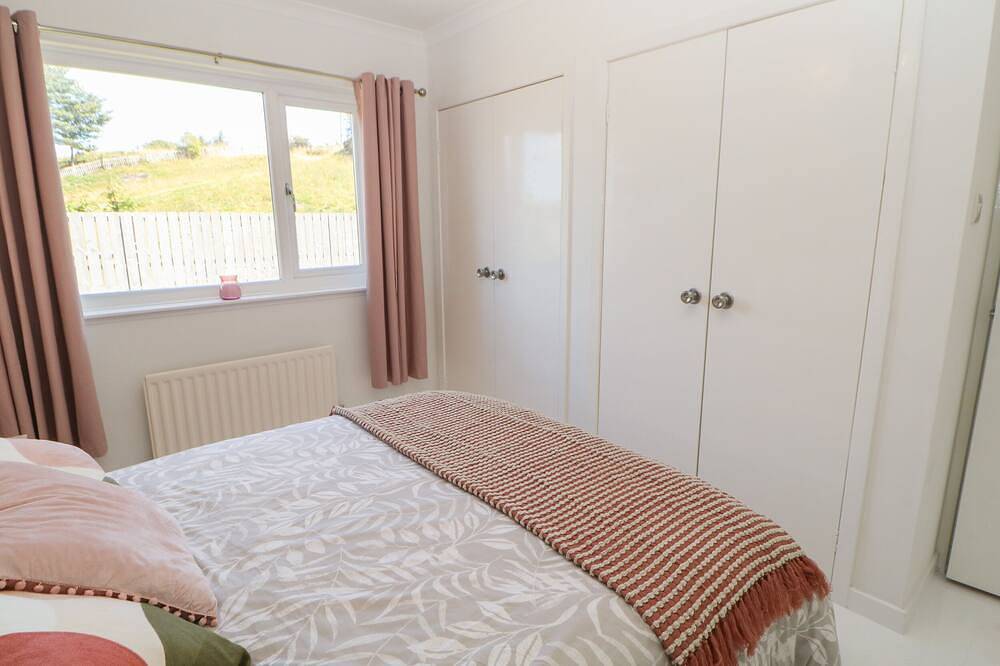 Bankwell Cottage, pet friendly, with open fire in Sunniside in Gateshead