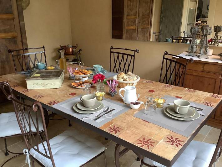 Location de vacances pour 2 personnes, avec vue et piscine ainsi que jardin et terrasse à Ansouis - 2