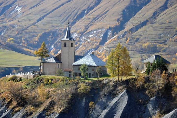 Gîte pour 6 personnes, avec terrasse et jardin, animaux acceptés à Saint-Jean-d'Arves - 4