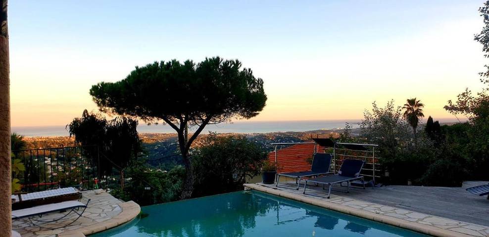 Maison d’hôte pour 3 personnes, avec jardin ainsi que piscine et vue, animaux acceptés