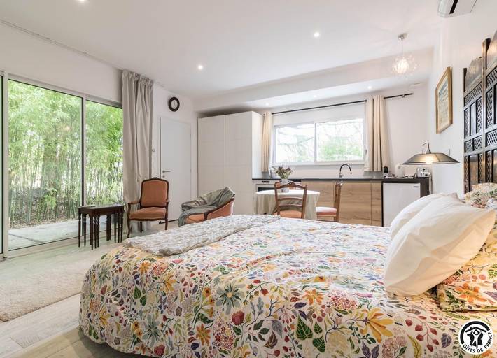 Gîte pour 2 personnes, avec Jacuzzi ainsi que Terrasse et Jardin