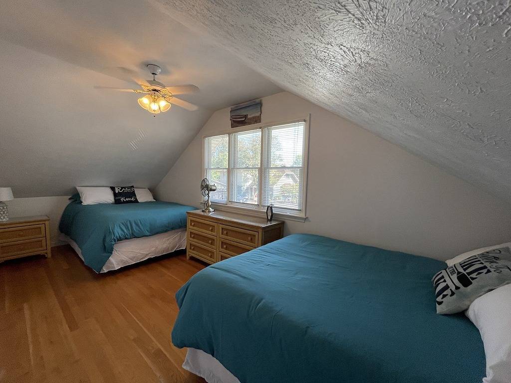 Sunset Loft Waterfront retreat, best sunsets on Indian Lake ~ Free Kayak use in Indian Lake