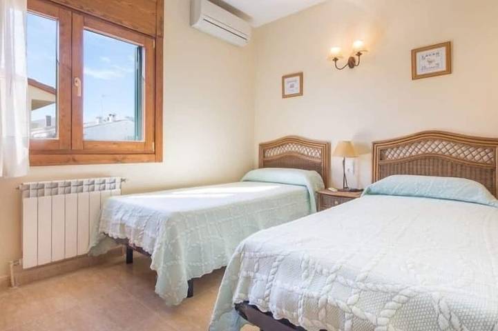 Villa pour 10 personnes, avec balcon ainsi que piscine et jardin à Calafell - 4