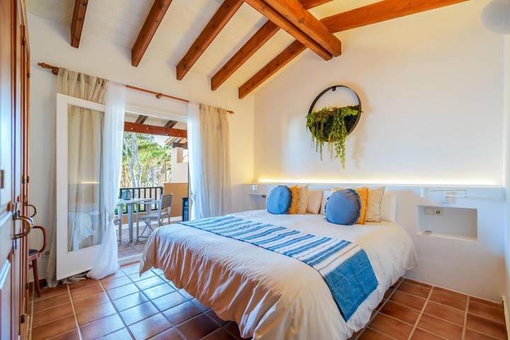 Appartement de vacances pour 4 personnes, avec jardin et terrasse ainsi que vue et piscine