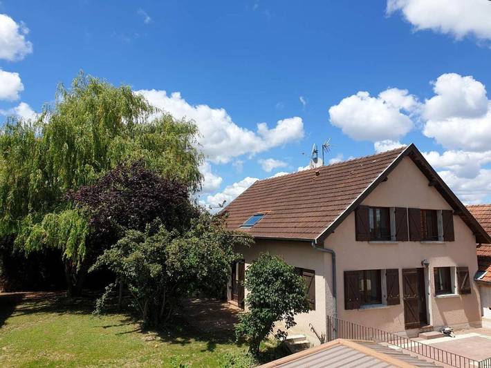 Location de vacances pour 20 personnes, avec vue et jardin, adapté aux familles à Rilly-la-Montagne