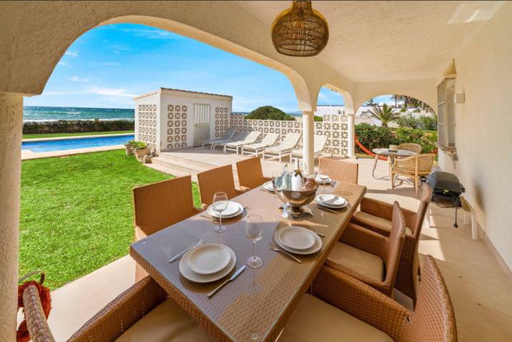 Beach Front Villa in Marbella East, Marbella