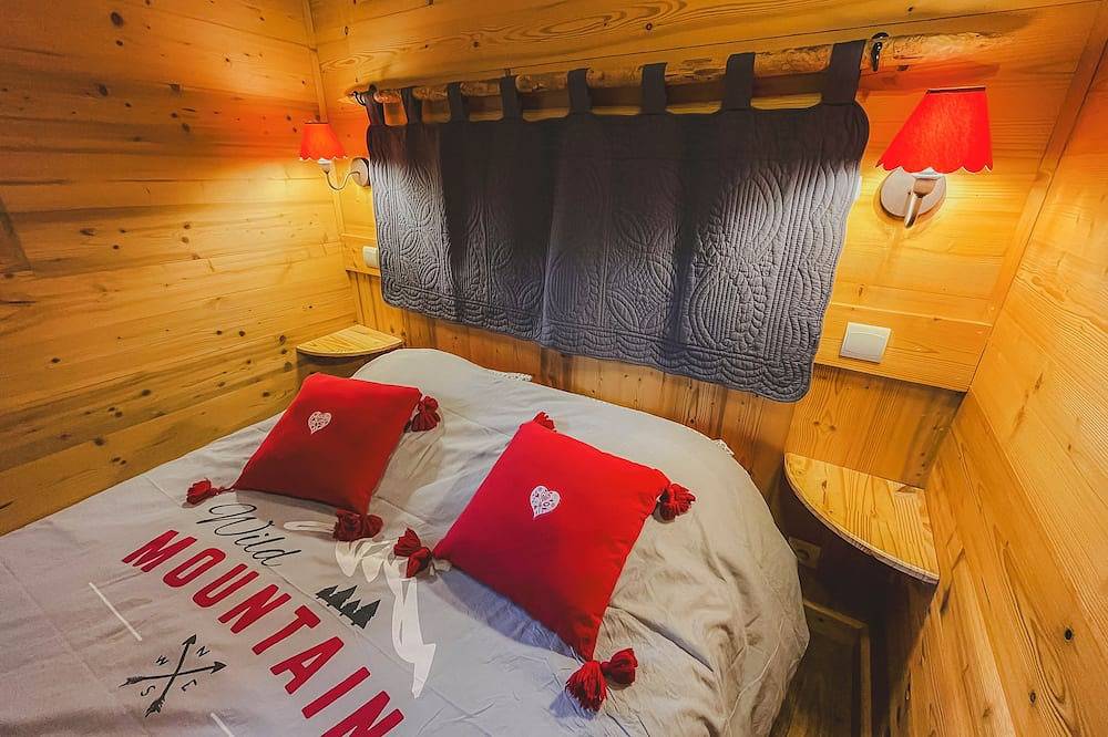 Sublime 3-star Savoyard chalet \"Le grenier de Chalmont\" in Manigod, Annecy region