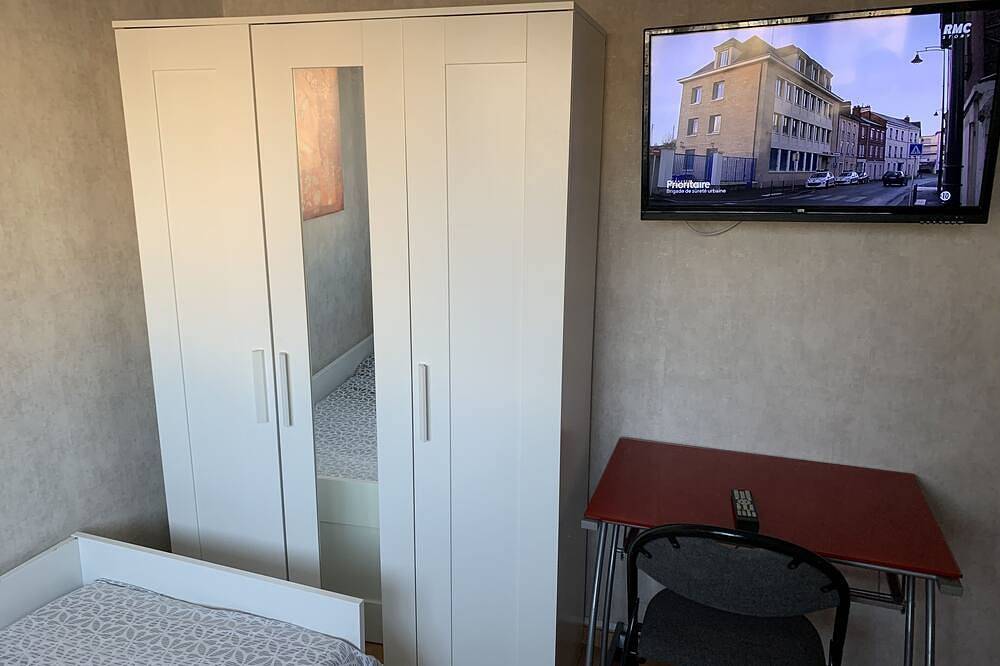 Chambre - Studio Tout Confort Avec Salle de Bain in Vaulx-en-Velin, Ródano