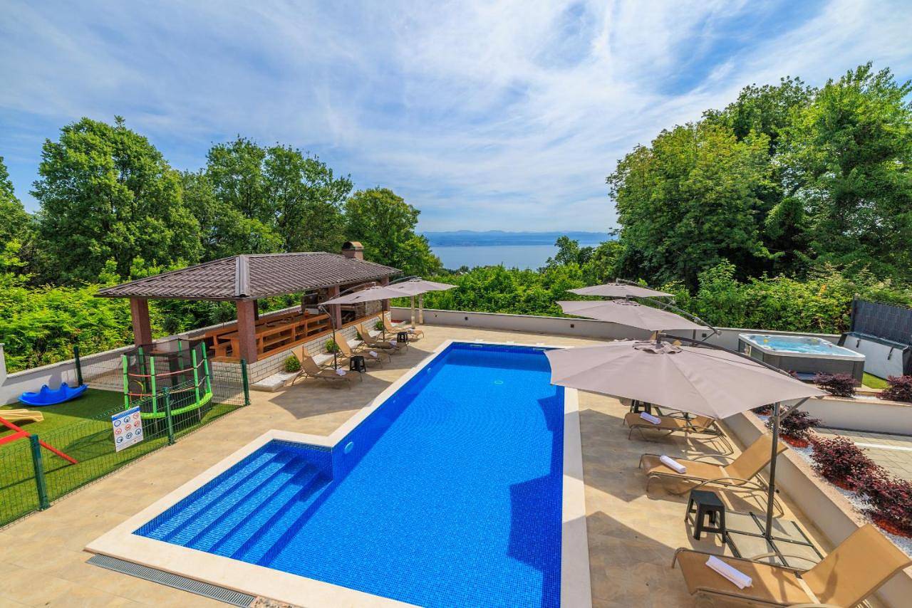 Apartment with Balcony in Ika, Opatija Riviera