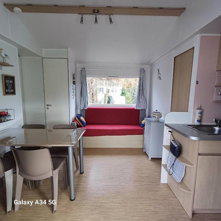 Camping pour 5 personnes, avec vue ainsi que jardin et piscine à Louannec