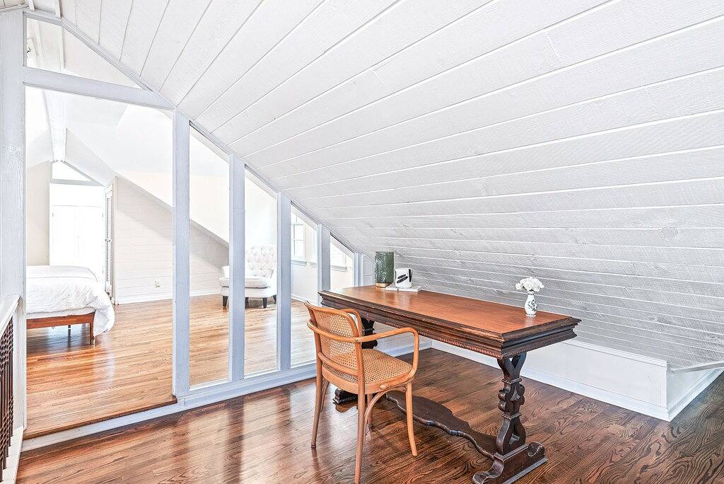 Ganze Wohnung, Hot Tub + King Bed + Walkable in Decatur, Georgia