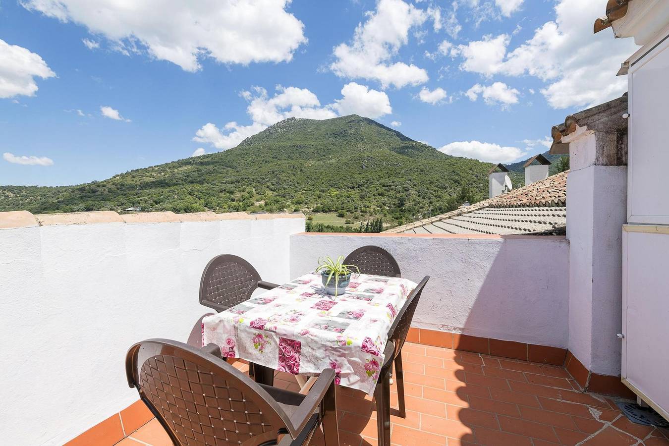 Ganze Wohnung, Casa Paula - Adults Only - Fantastic apartment with mountain views. in Benamahoma, Grazalema