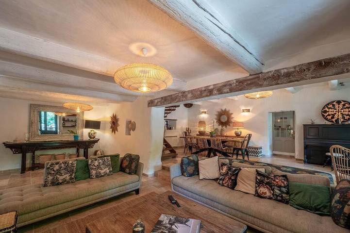 Timeless Provencal farmhouse and large swimming pool in a magnificent wooded park in Plan-d'Orgon, Arles und Umgebung