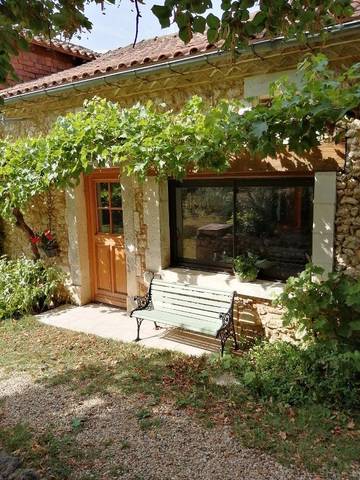 Location de vacances pour 6 personnes, avec vue et jardin, animaux acceptés à Coursac