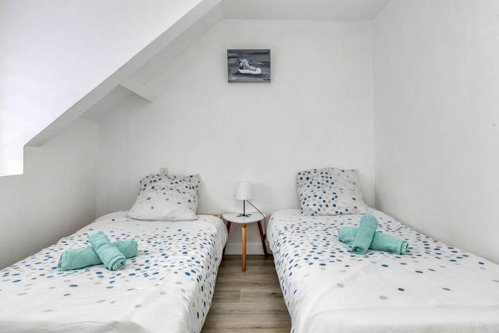 Holiday Home 'Seabird' with Private Terrace, Private Garden and Wi-Fi in Camoël, Côte des Mégalithes