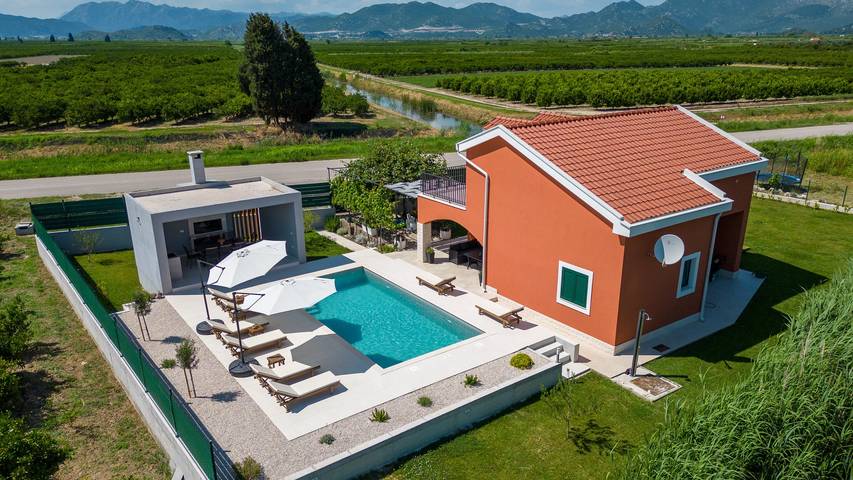 Villa für 9 Personen, mit Garten und Terrasse - 1