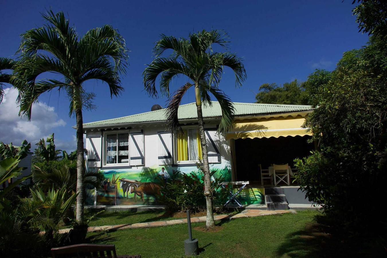 Encantador Bungalow en Sainte-Rose con Piscina Compartida in Saint Rose, Guadalupe